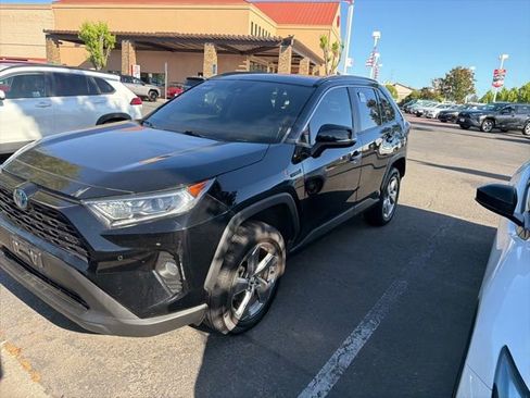 Used 2021 Toyota RAV4 XLE Premium AWD/4WD image 19