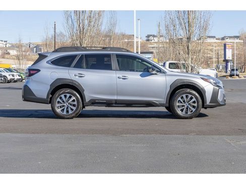 Used 2025 Subaru Outback Premium w/ Popular Package #1A image 2