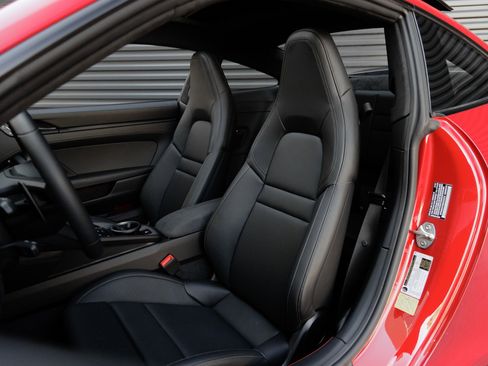 Used 2025 Porsche 911 Carrera GTS image 5