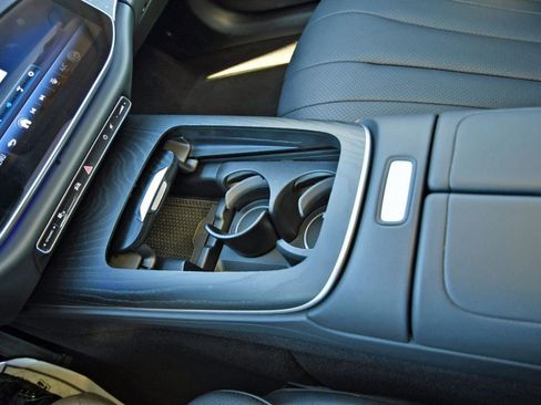 Used 2025 Mercedes-Benz E 350 Sedan image 35