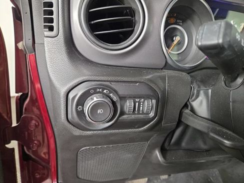 Used 2022 Jeep Wrangler Unlimited Sport AWD/4WD image 27