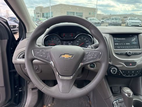 Used 2017 Chevrolet Cruze LT w/ Convenience Package image 20