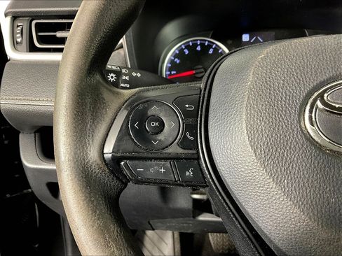 Used 2022 Toyota RAV4 XLE FWD image 11