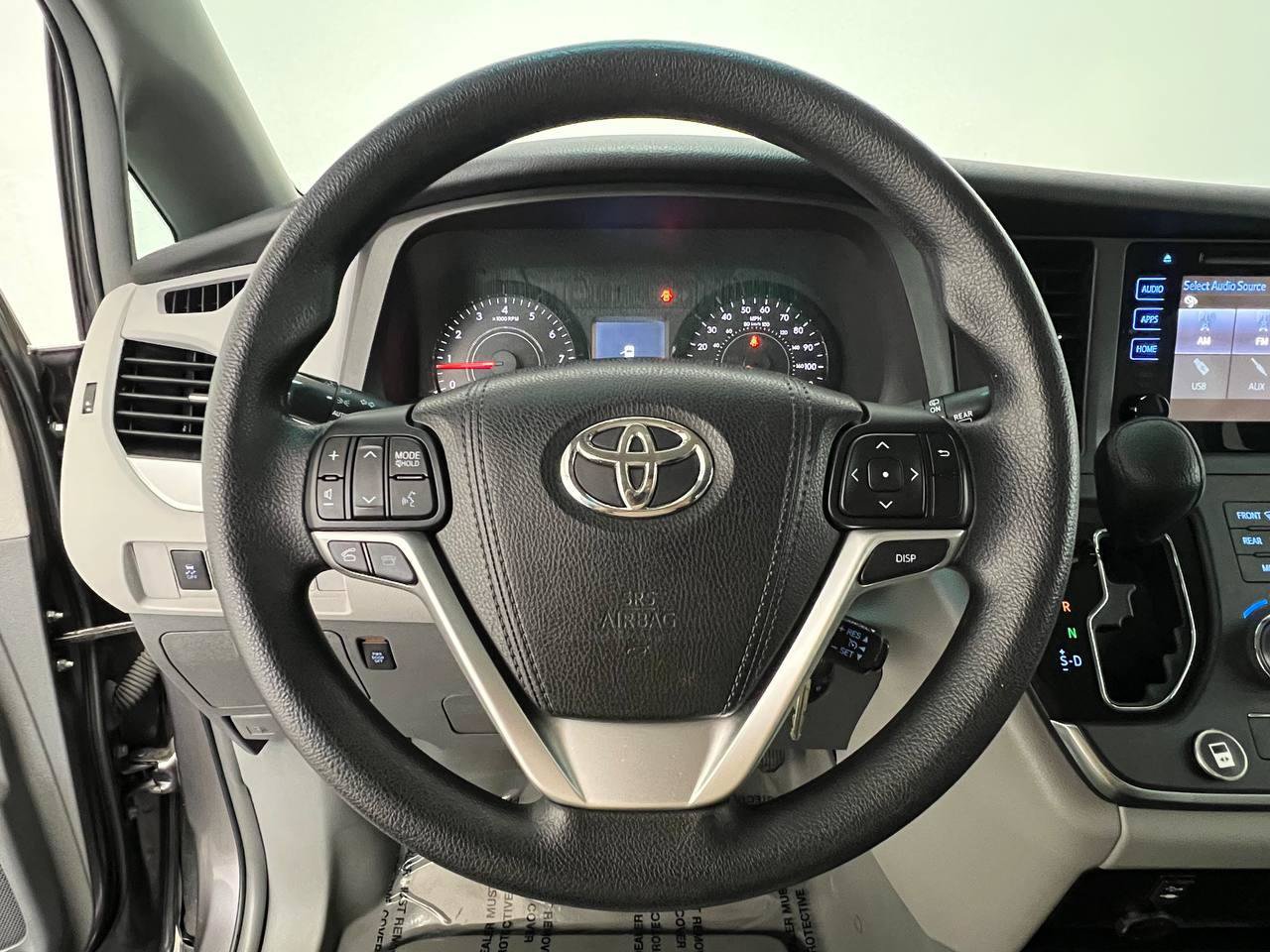 Used 2015 Toyota Sienna LE FWD image 17