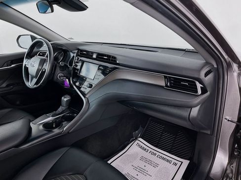 Used 2020 Toyota Camry SE image 31
