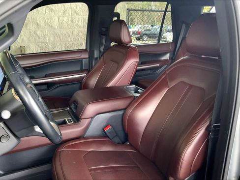 Used 2024 Ford Expedition Limited image 8