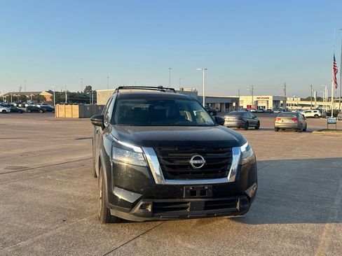 Certified 2024 Nissan Pathfinder SV FWD image 4