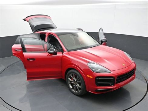 Used 2023 Porsche Cayenne GTS w/ Assistance Package image 33