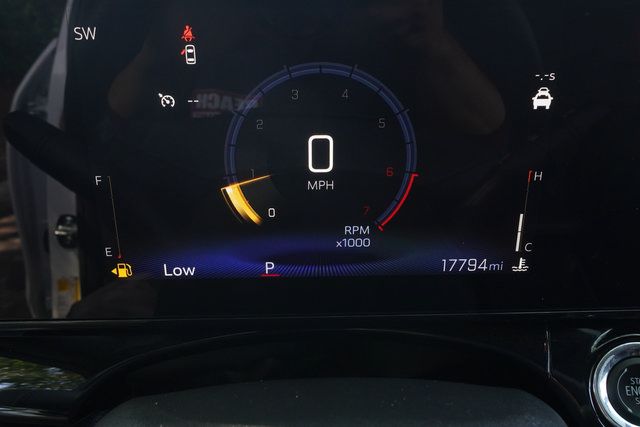 Used 2025 Chevrolet Trax RS FWD image 15