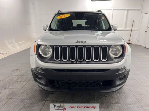 Used 2017 Jeep Renegade Latitude FWD image 2