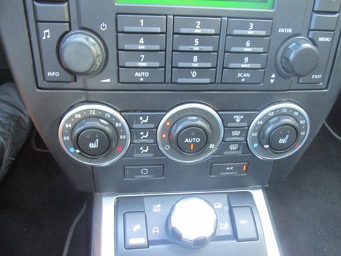 Used 2010 Land Rover LR2 HSE image 41
