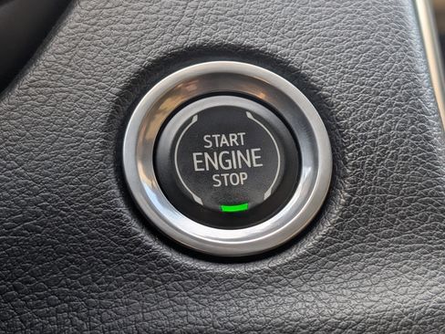 Used 2023 Cadillac XT4 Premium Luxury FWD image 32