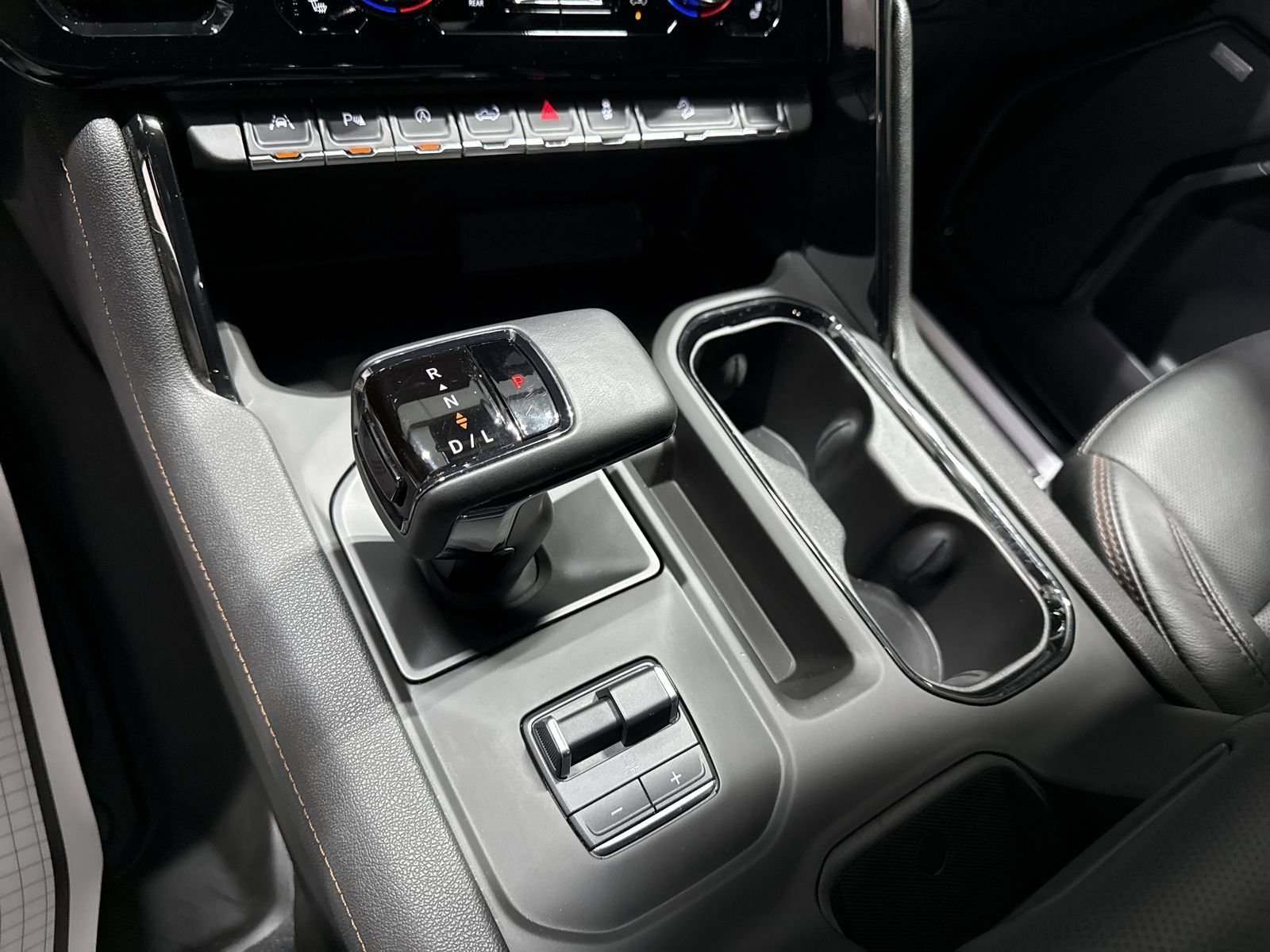 Used 2025 GMC Sierra 1500 AT4 w/ AT4 Premium Package AWD/4WD image 16