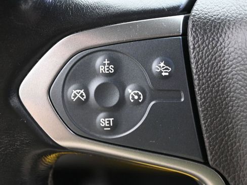 Used 2019 Chevrolet Suburban LT image 12