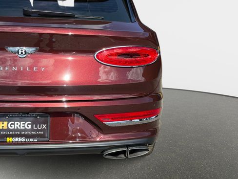Used 2022 Bentley Bentayga image 25