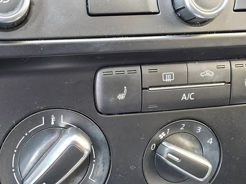 Used 2013 Volkswagen Jetta SEL image 24