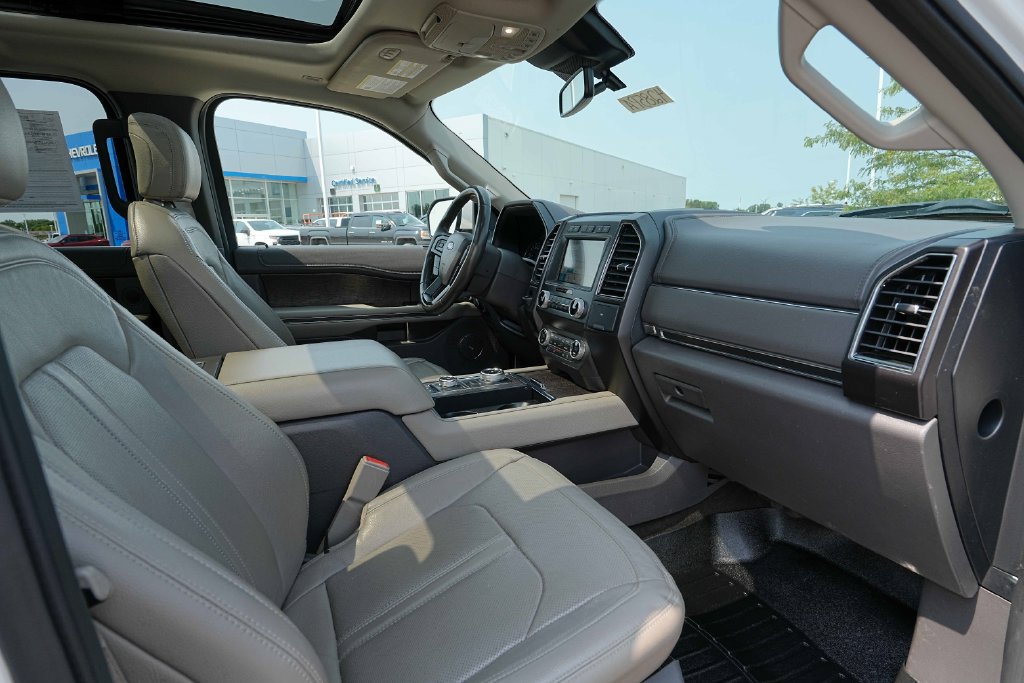 Used 2019 Ford Expedition Limited w/ Equipment Group 302A AWD/4WD image 24