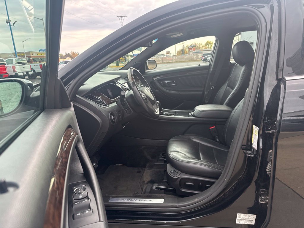 Used 2018 Ford Taurus Limited AWD/4WD image 17