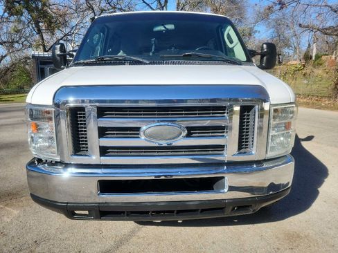 Used 2009 Ford E-350 and Econoline 350 Super Duty Wagon image 2