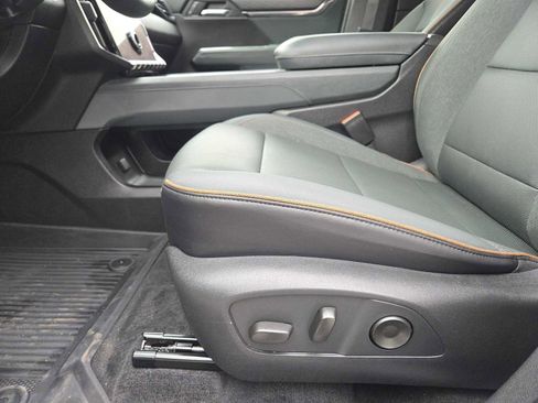 Certified 2025 GMC Acadia AT4 AWD/4WD image 23