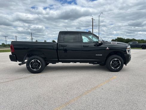 Used 2025 RAM 2500 Laramie AWD/4WD image 6