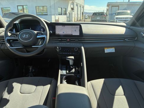 Used 2025 Hyundai Elantra SEL FWD image 34
