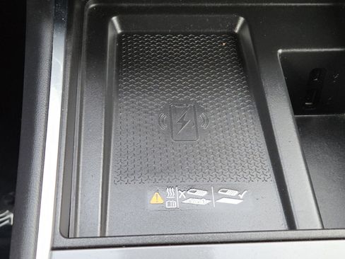 Used 2025 GMC Acadia Elevation image 9