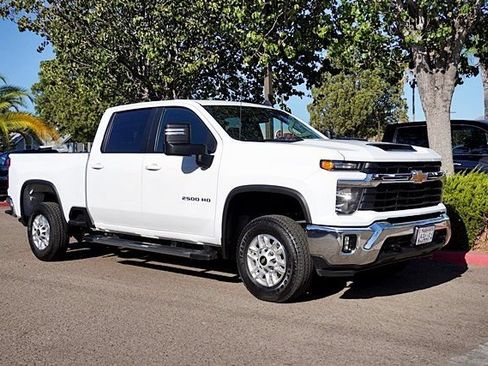 Used 2025 Chevrolet Silverado 2500 LT w/ Convenience Package AWD/4WD image 2