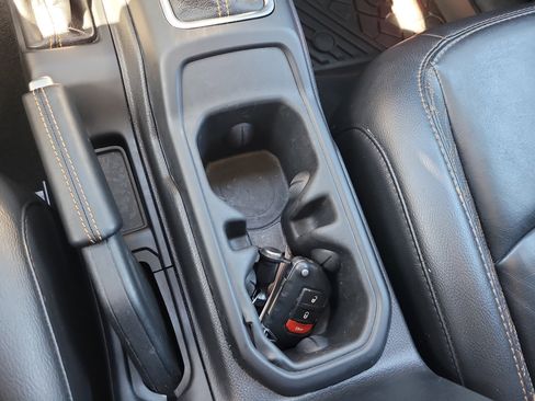 Used 2023 Jeep Gladiator Overland image 24