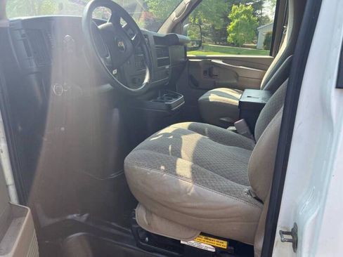 Used 2012 Chevrolet Express 2500 RWD image 6