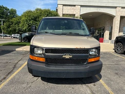 Used 2017 Chevrolet Express 2500 RWD image 8