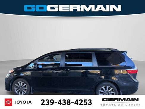 Used 2018 Toyota Sienna XLE w/ XLE Navigation Package image 9
