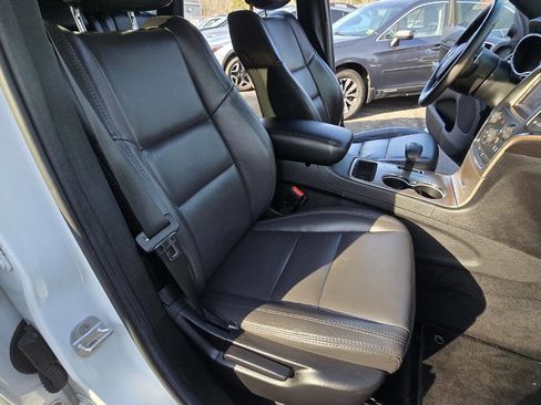 Used 2014 Jeep Grand Cherokee Laredo image 16