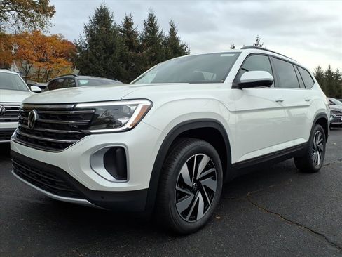 New 2026 Volkswagen Atlas SE image 2