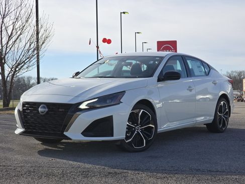 New 2025 Nissan Altima 2.5 SR image 2