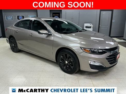 Used 2025 Chevrolet Malibu LT image 2