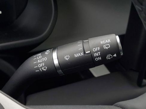 Certified 2025 Land Rover Defender 130 X-Dynamic SE AWD/4WD image 18