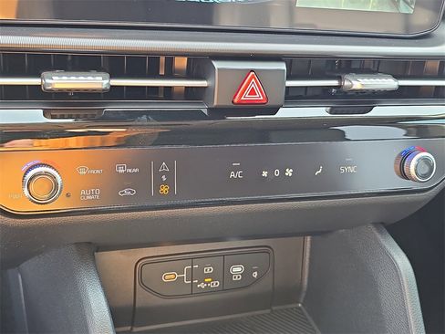 New 2026 Kia Sportage SX image 28