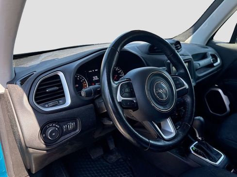 Used 2020 Jeep Renegade Latitude w/ Cold Weather Group AWD/4WD image 9