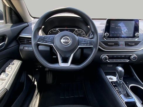 Used 2024 Nissan Altima 2.5 SV FWD image 6