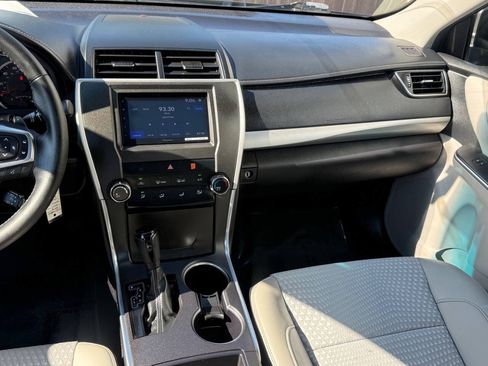 Used 2015 Toyota Camry SE w/ Moonroof Package FWD image 8