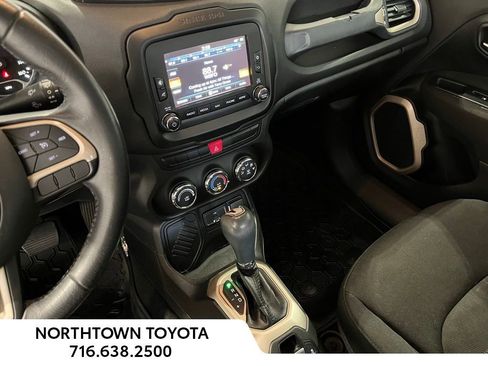 Used 2015 Jeep Renegade Latitude image 11