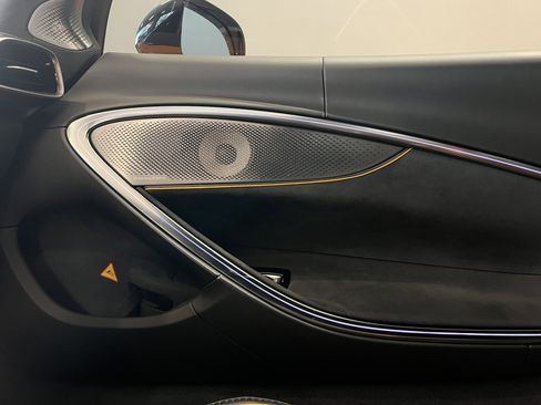 Used 2023 McLaren Artura image 27