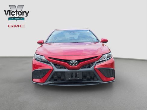Used 2021 Toyota Camry SE FWD image 2