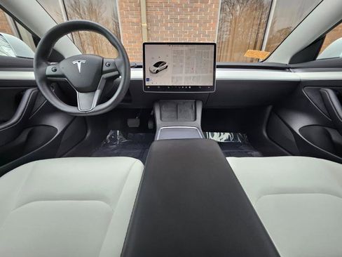 Used 2023 Tesla Model 3 Standard Range image 31