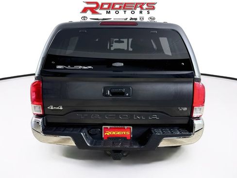 Used 2016 Toyota Tacoma SR5 w/ SR5 Appearance Package (SN) AWD/4WD image 12