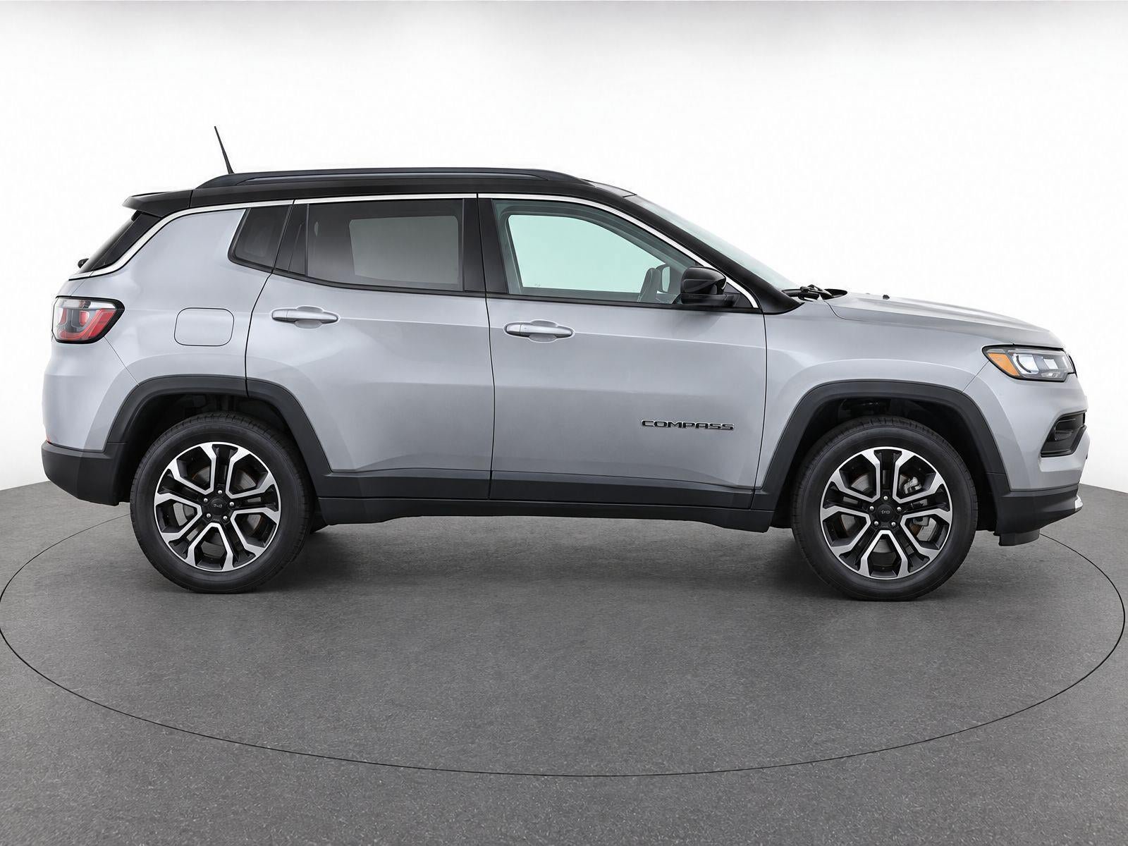Used 2023 Jeep Compass Limited AWD/4WD image 4