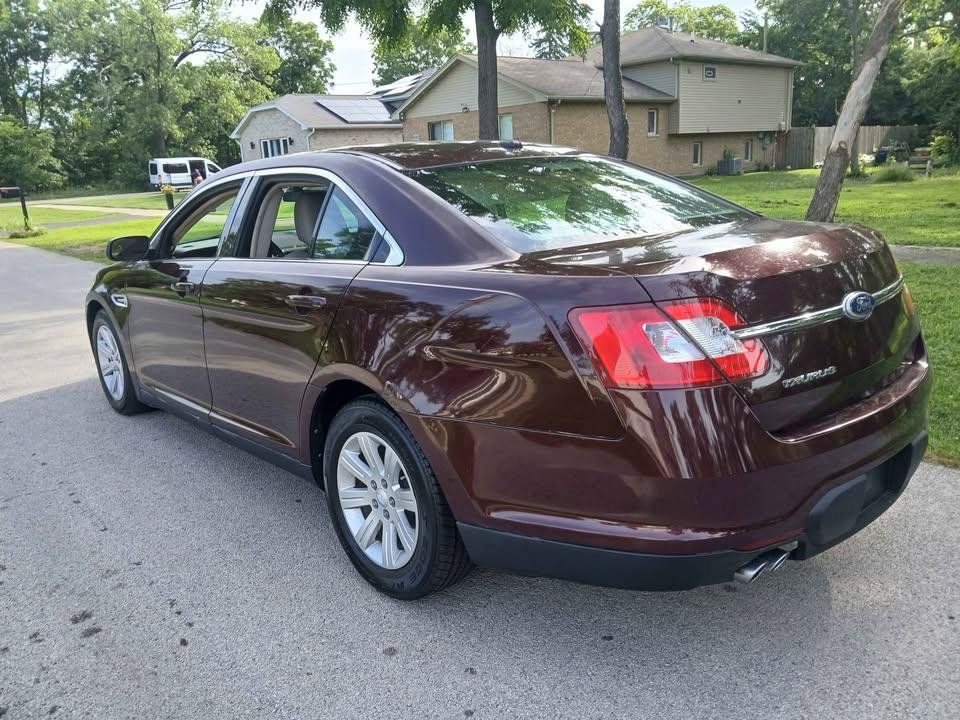 Used 2011 Ford Taurus SE FWD image 8