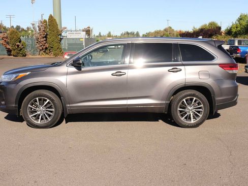 Used 2018 Toyota Highlander XLE AWD/4WD image 8