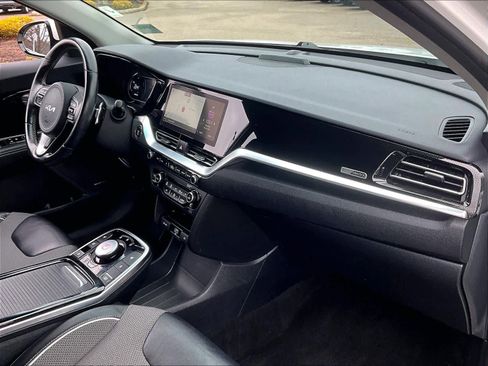 Used 2022 Kia Niro EX w/ Cold Weather Package image 14